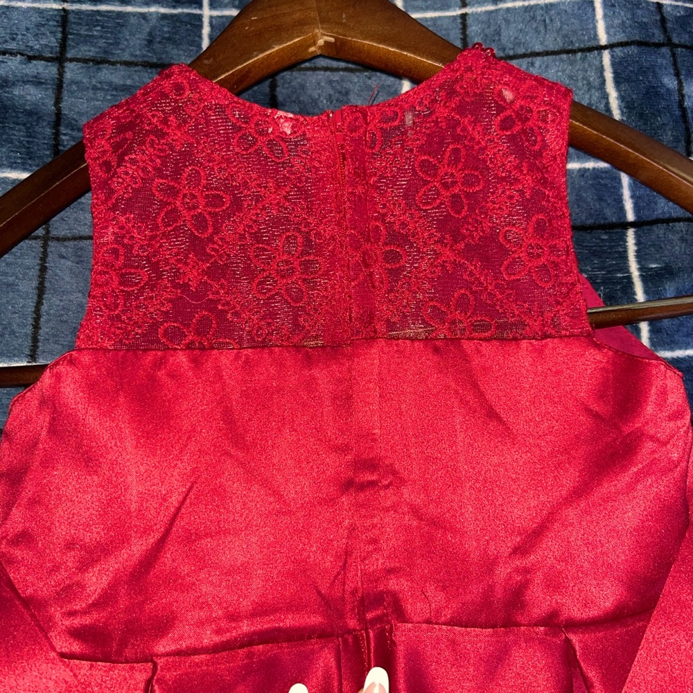 Beautiful Princess Girls Dress with Train - Picture 8 of 8